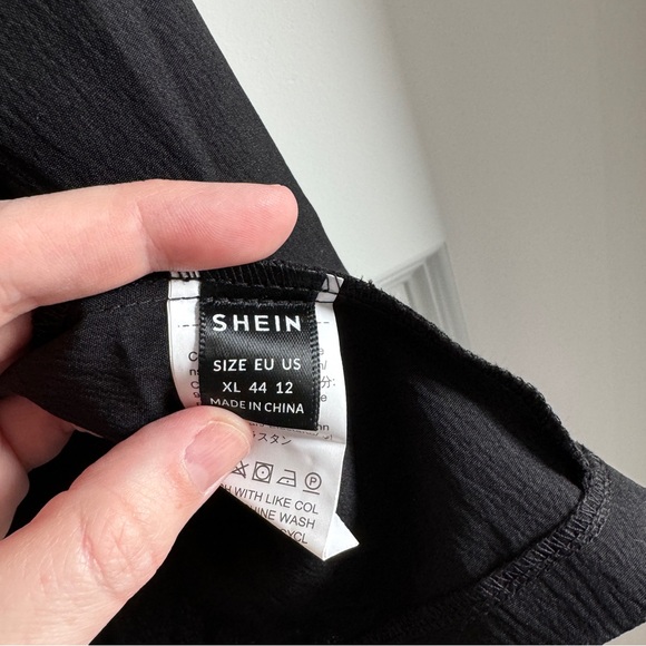 Sleeveless Blazer - Picture 2 of 3